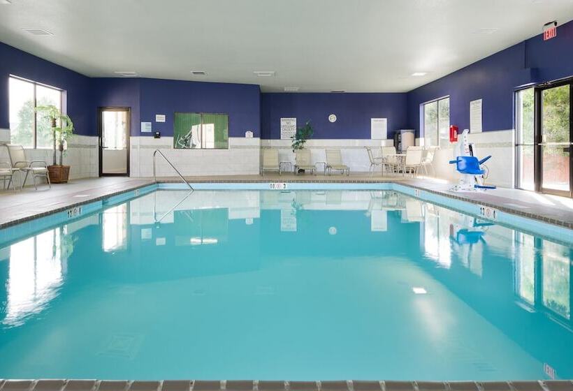 בית מלון כפרי Holiday Inn Express Louisville Northeast, An Ihg