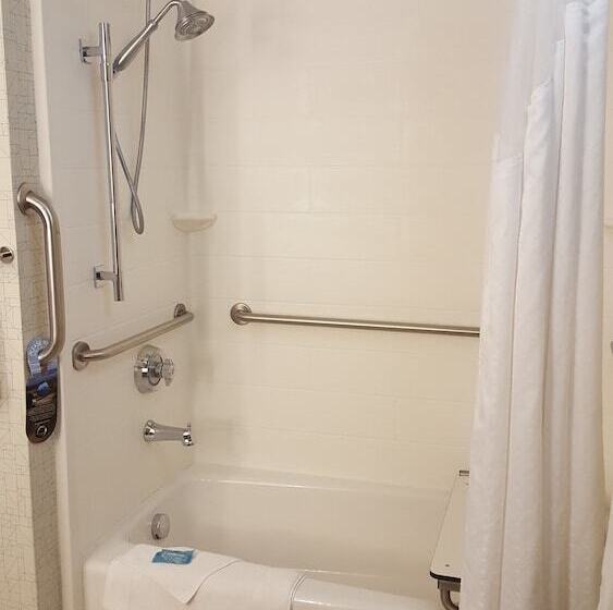 בית מלון כפרי Holiday Inn Express Louisville Northeast, An Ihg