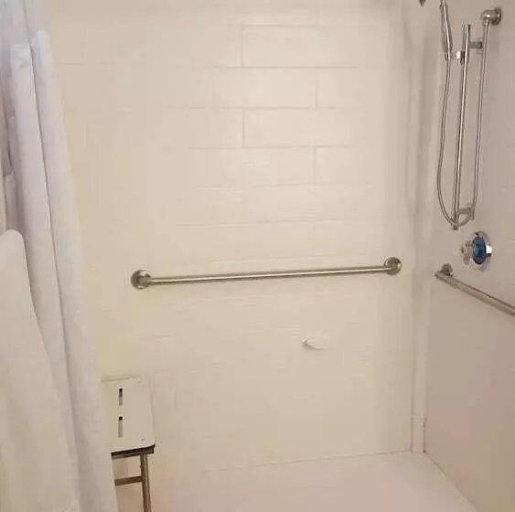 Отель Holiday Inn Express Louisville Northeast, An Ihg