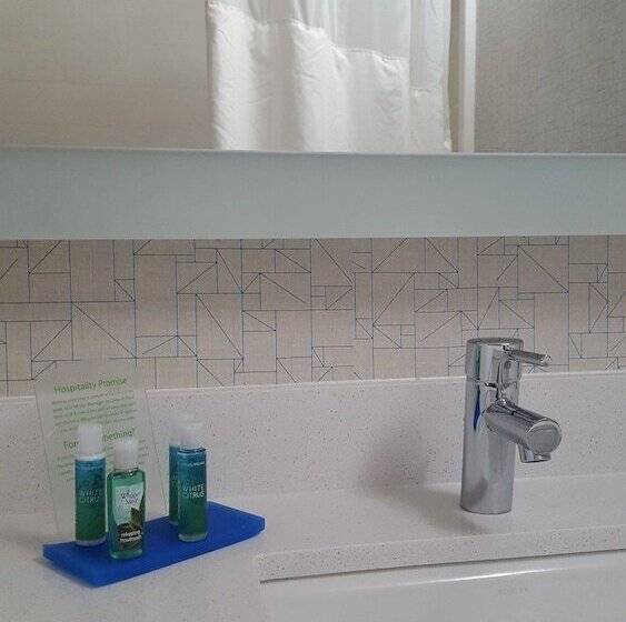 בית מלון כפרי Holiday Inn Express Louisville Northeast, An Ihg