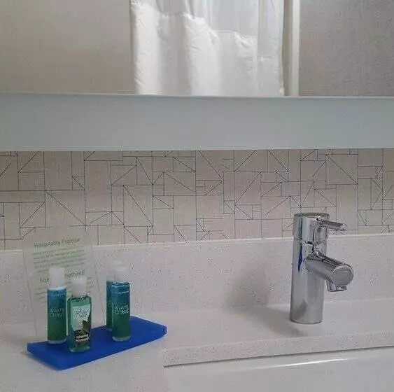 Отель Holiday Inn Express Louisville Northeast, An Ihg