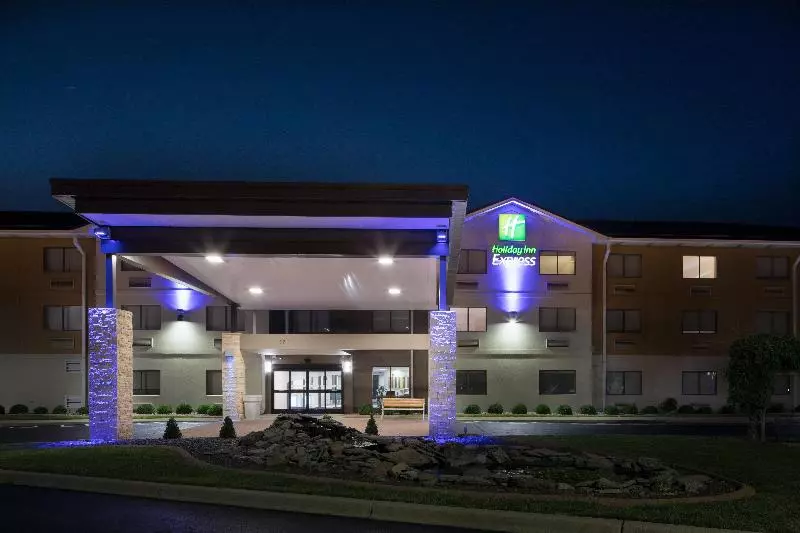 Отель Holiday Inn Express Louisville Northeast, An Ihg