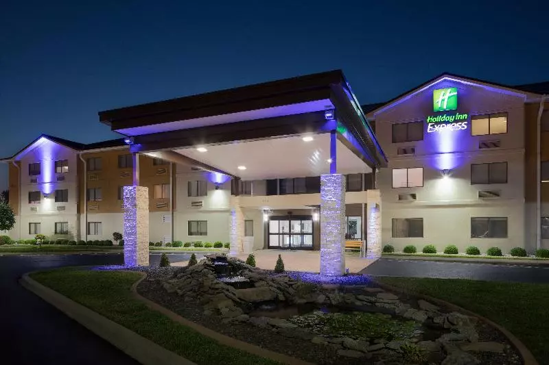 Отель Holiday Inn Express Louisville Northeast, An Ihg