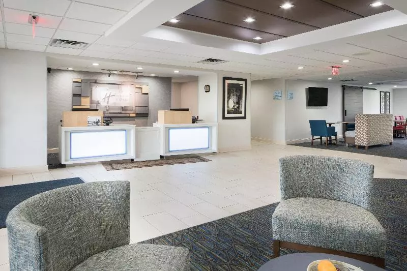 Отель Holiday Inn Express Louisville Northeast, An Ihg