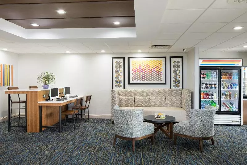 Отель Holiday Inn Express Louisville Northeast, An Ihg