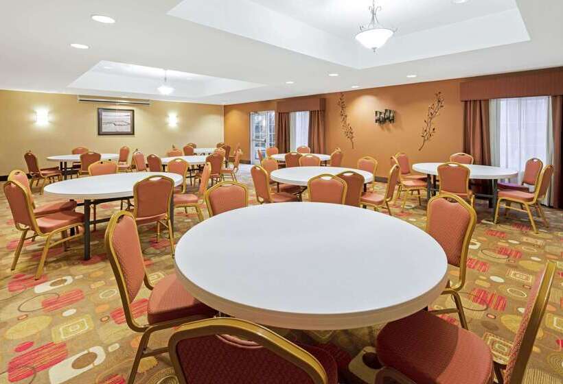 בית מלון כפרי La Quinta By Wyndham Stillwater  University Area