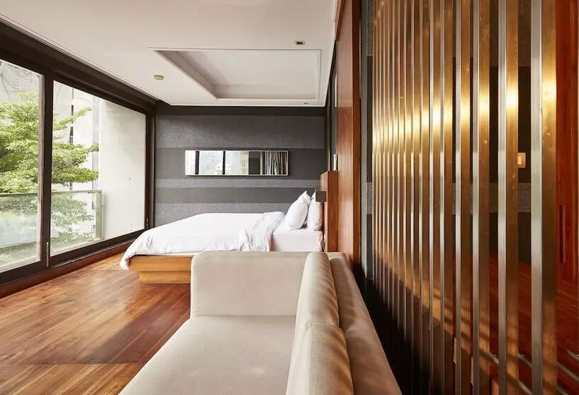 Luxx Langsuan Hotel   Sha Plus