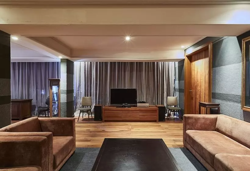 Luxx Langsuan Hotel   Sha Plus