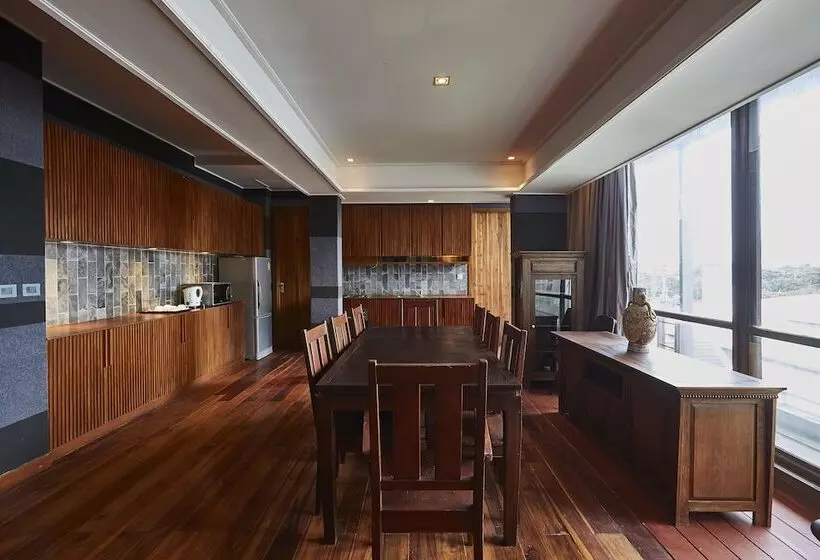 Luxx Langsuan Hotel   Sha Plus