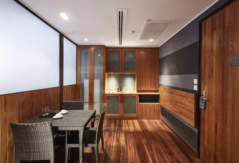 Luxx Langsuan Hotel   Sha Plus