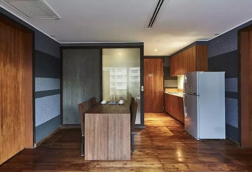 Luxx Langsuan Hotel   Sha Plus