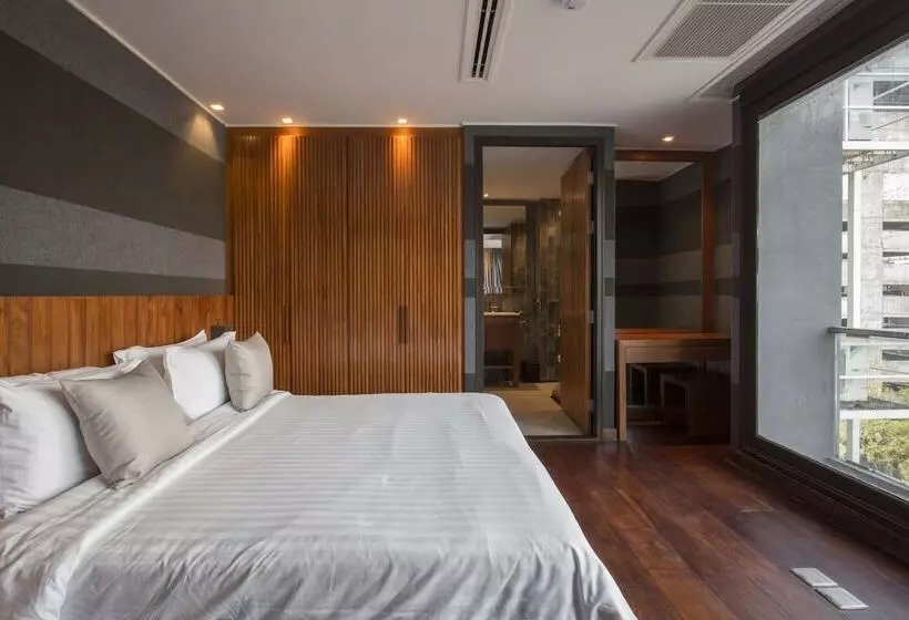 Luxx Langsuan Hotel   Sha Plus