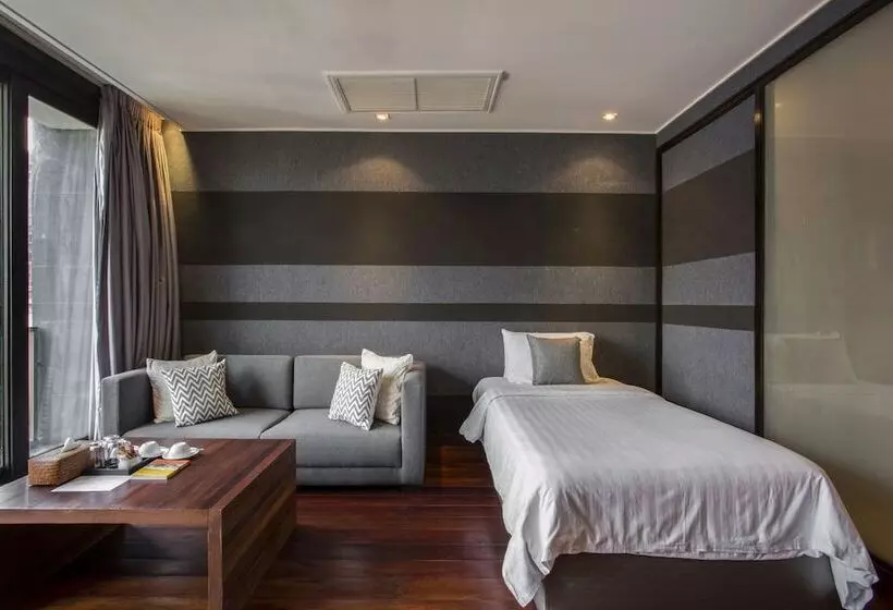 Luxx Langsuan Hotel   Sha Plus