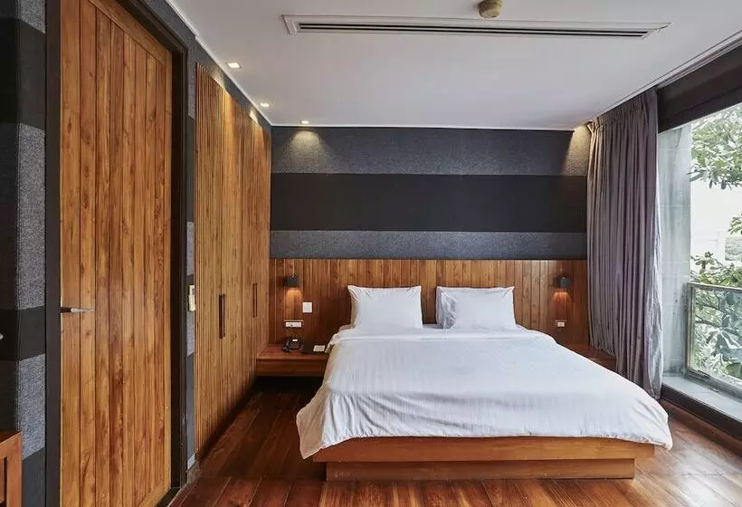 Luxx Langsuan Hotel   Sha Plus