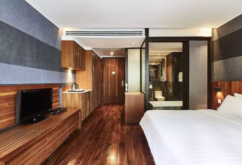 Luxx Langsuan Hotel   Sha Plus