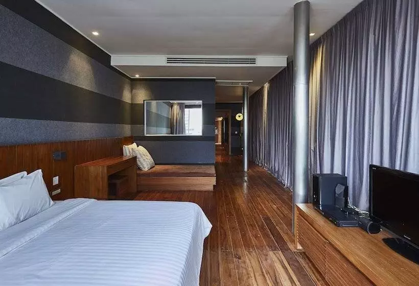 Luxx Langsuan Hotel   Sha Plus