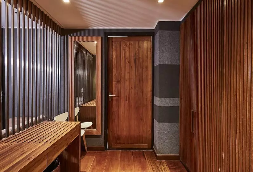 Luxx Langsuan Hotel   Sha Plus