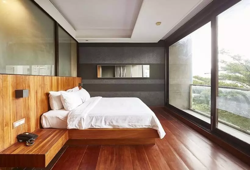 Luxx Langsuan Hotel   Sha Plus