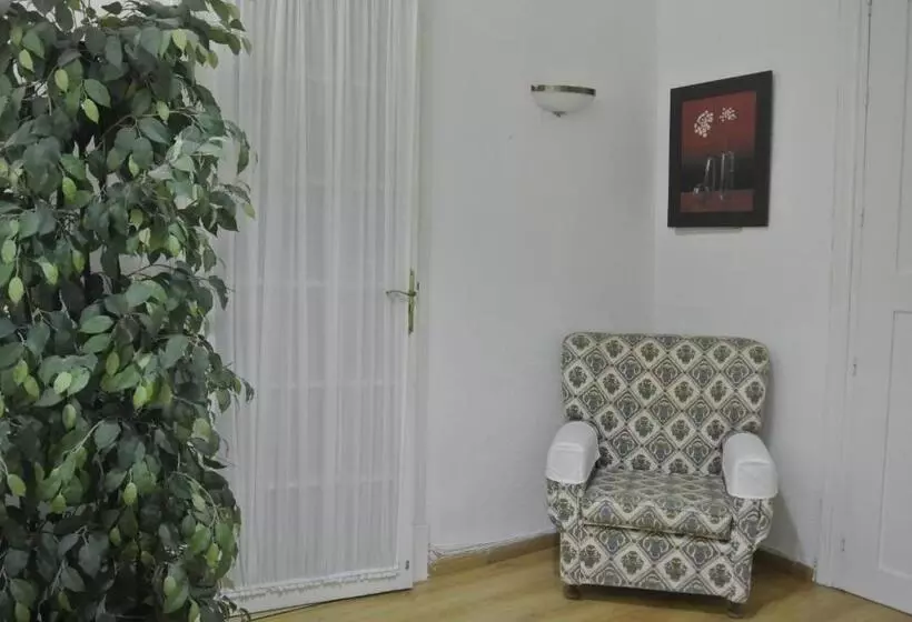 Pensión Santa Paula