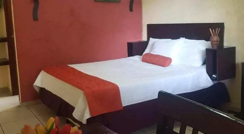 هتل El Patio De Don Moncho