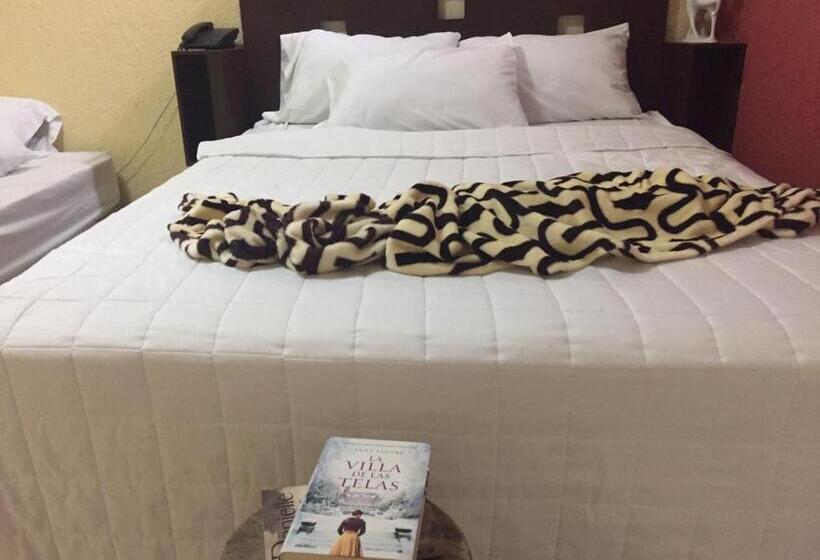 هتل El Patio De Don Moncho