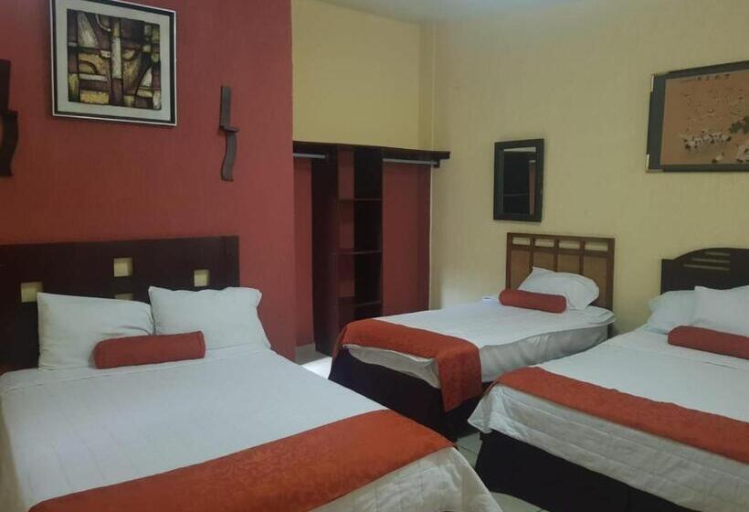 هتل El Patio De Don Moncho