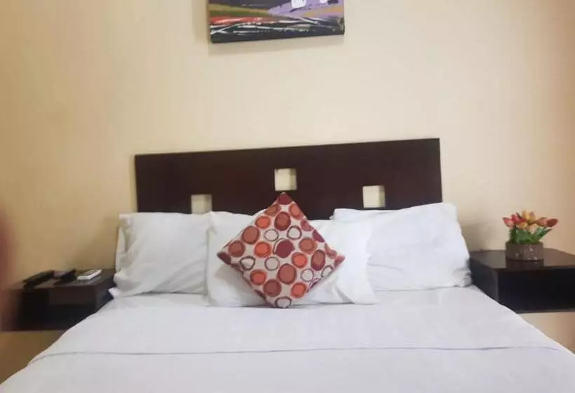 هتل El Patio De Don Moncho