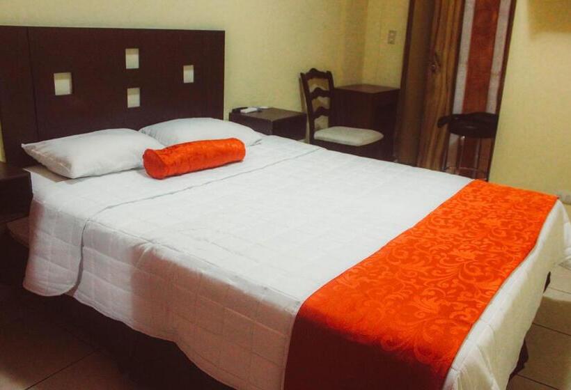 هتل El Patio De Don Moncho