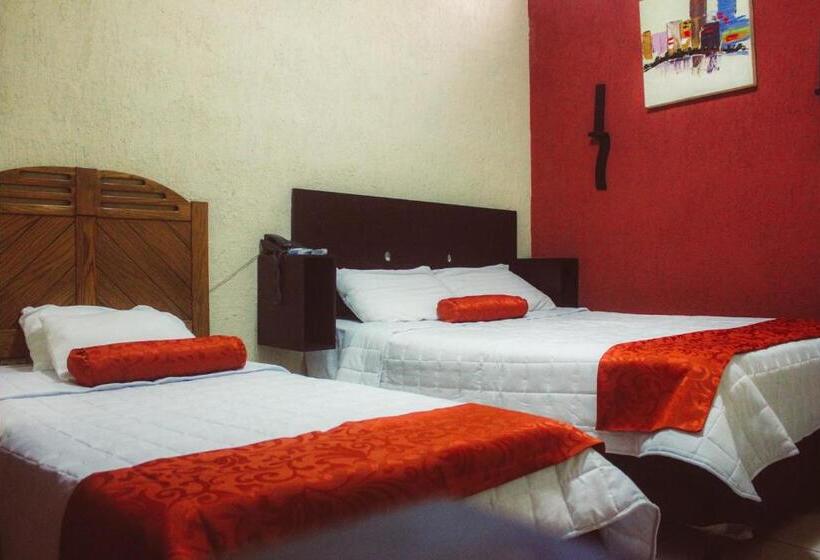 هتل El Patio De Don Moncho