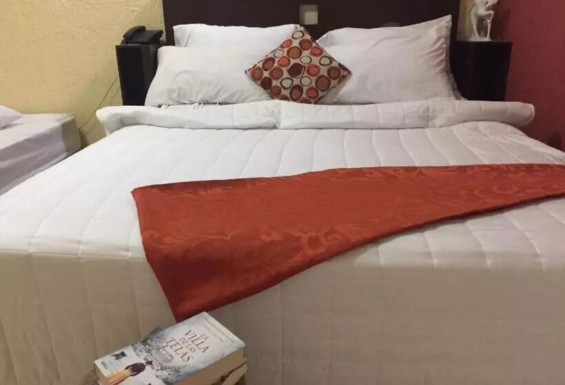 هتل El Patio De Don Moncho