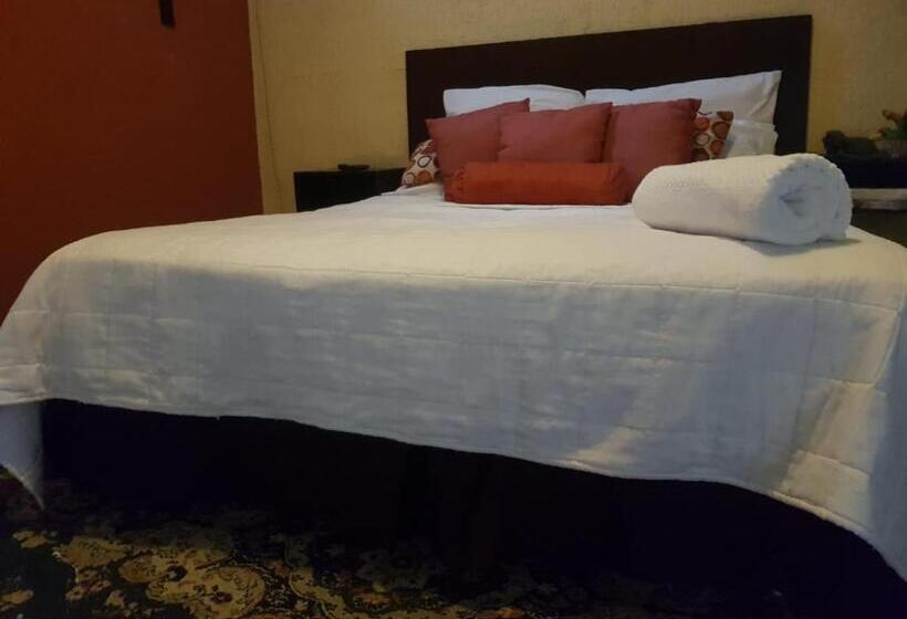 هتل El Patio De Don Moncho