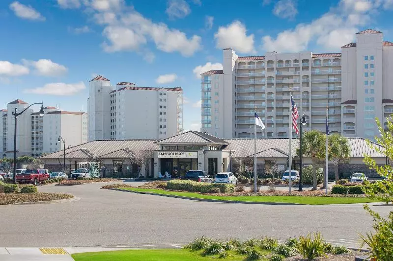 Barefoot Resort & Yacht Club