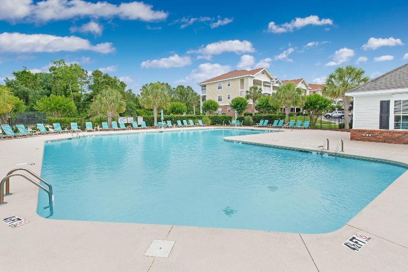 Barefoot Resort & Yacht Club