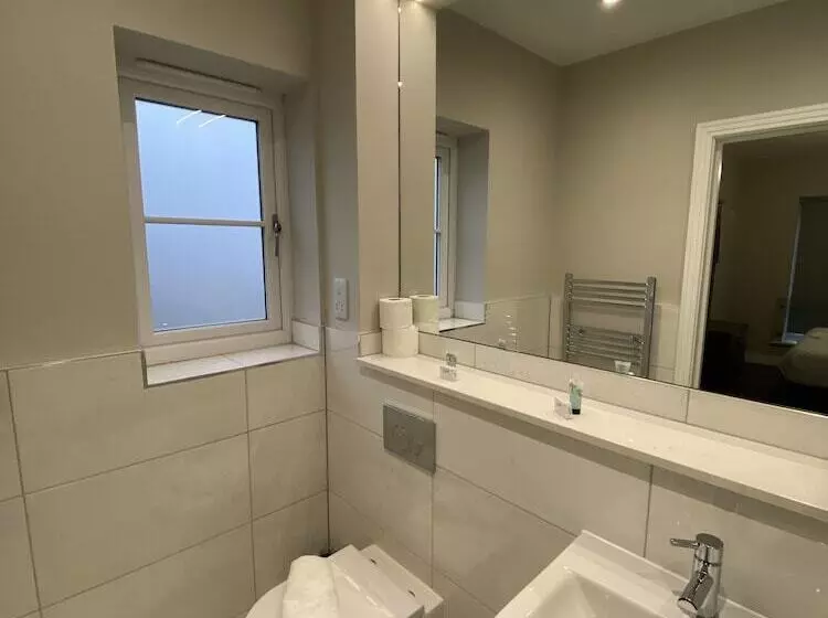 Buckingham Apartment