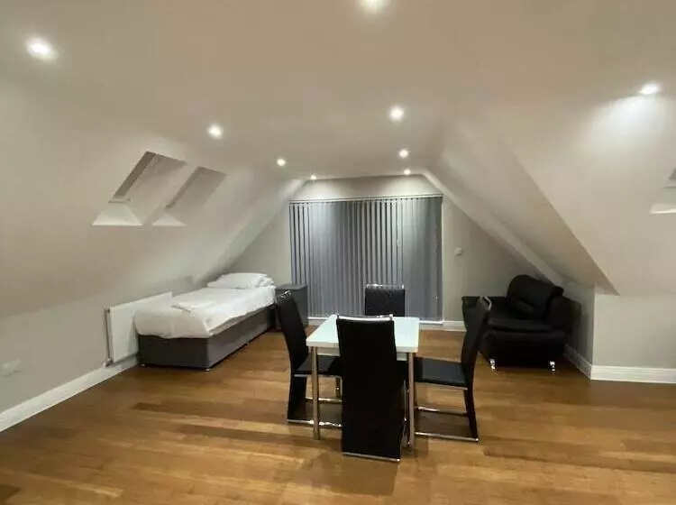 Buckingham Apartment