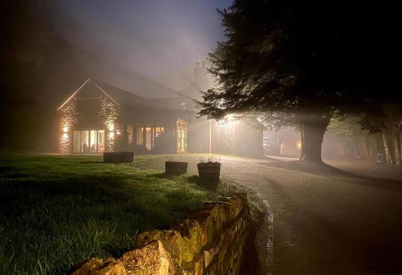 فندق Acorns Old Farm