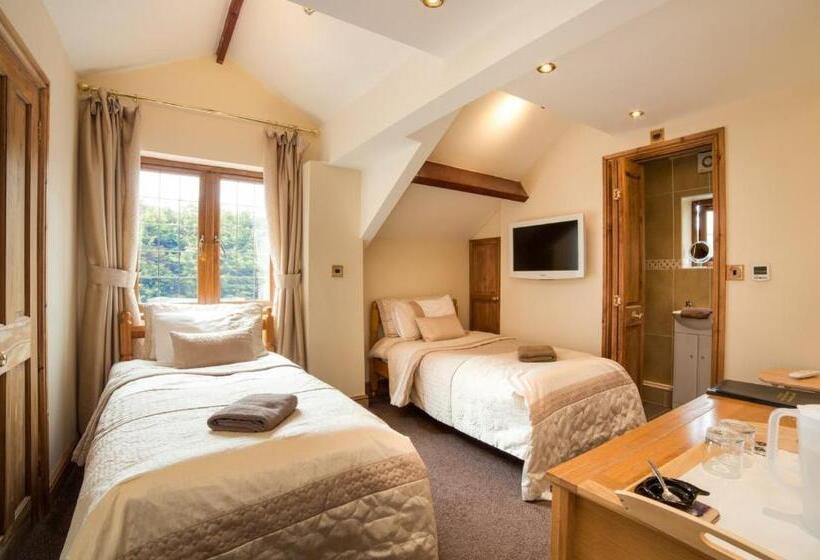 فندق Acorns Old Farm