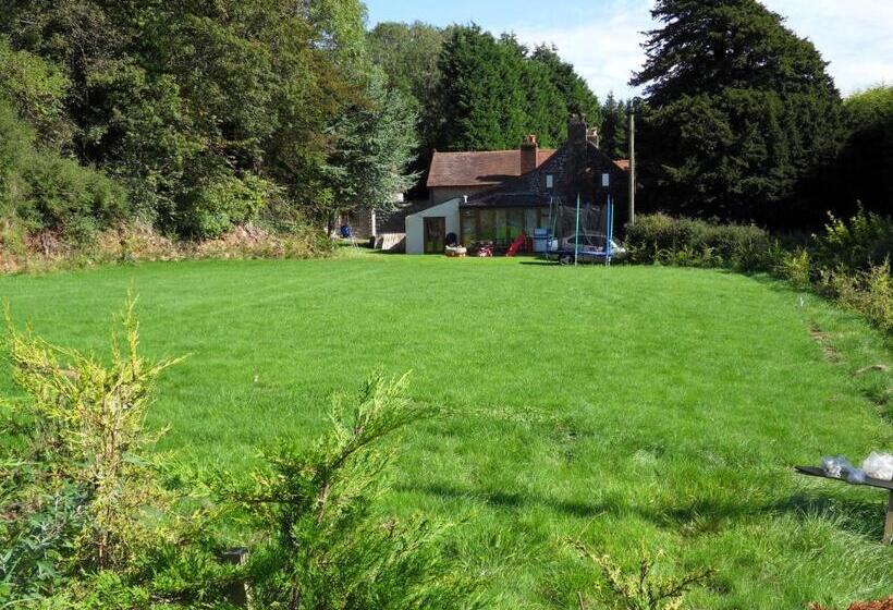 فندق Acorns Old Farm