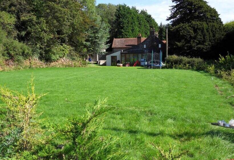 فندق Acorns Old Farm