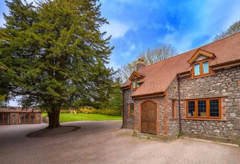 فندق Acorns Old Farm