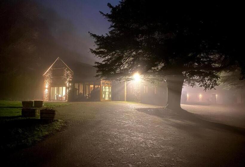 فندق Acorns Old Farm