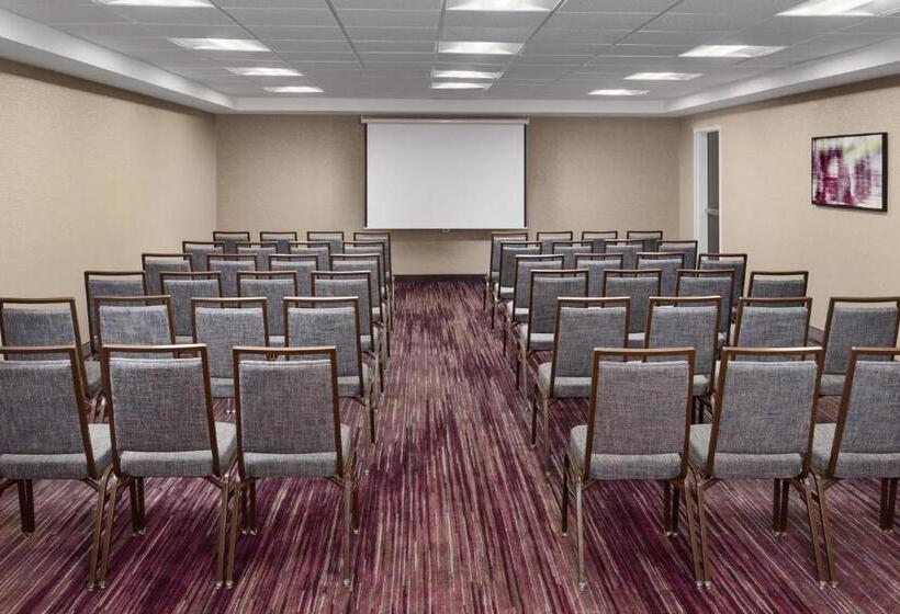 Отель Courtyard By Marriott Salinas Monterey