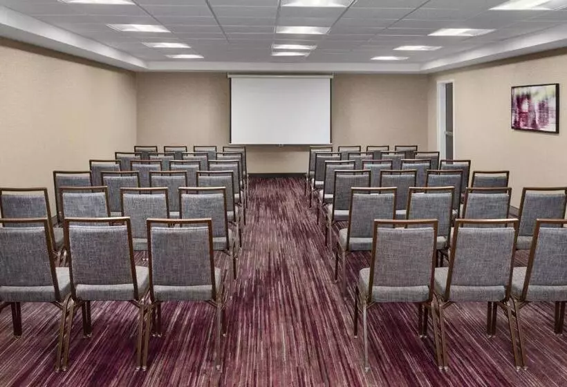 Отель Courtyard By Marriott Salinas Monterey