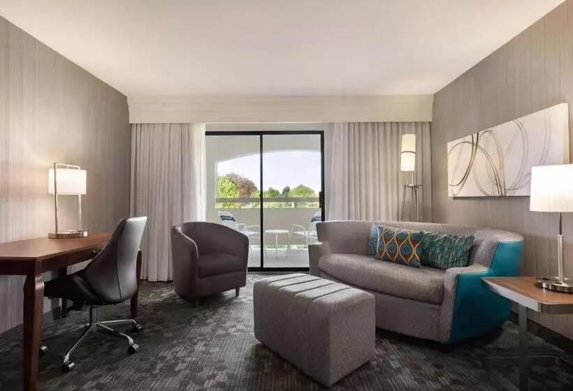 Отель Courtyard By Marriott Salinas Monterey