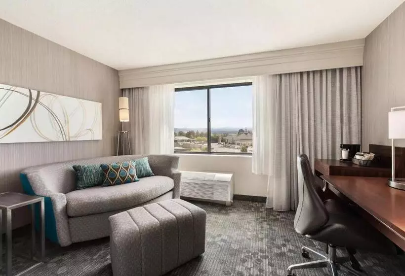 Отель Courtyard By Marriott Salinas Monterey
