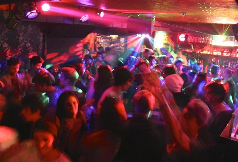 בית מלון כפרי Popcorn!