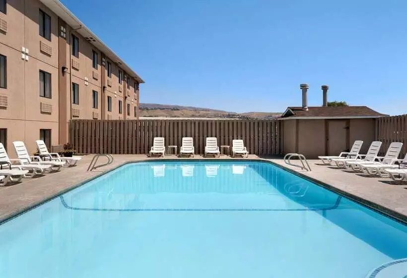 בית מלון כפרי Quality Inn Wenatchee Leavenworth