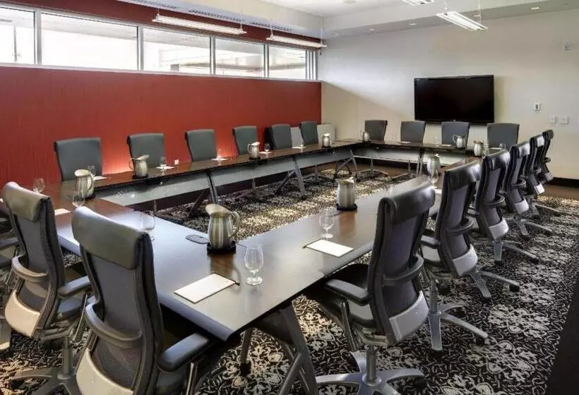 The Hotel At Kirkwood Center