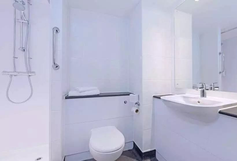 Отель Travelodge Bournemouth Seafront