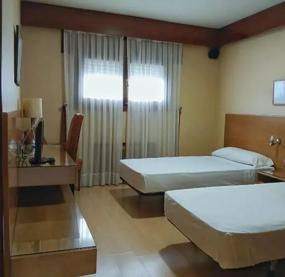 Hotelli Hostal Los Infantes